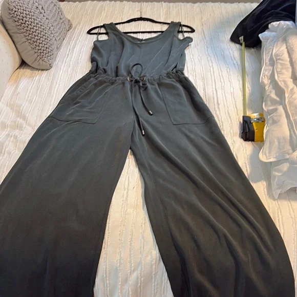 Lou & Grey Black Sleeveless V-Neck Jumpsuit - Picture 4 of 11